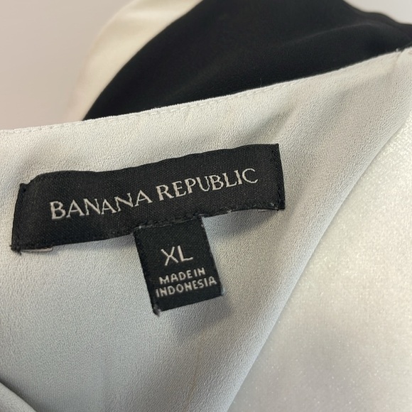 EUC Banana Republic Black Boxy Sleeveless Tank Top - Picture 6 of 7